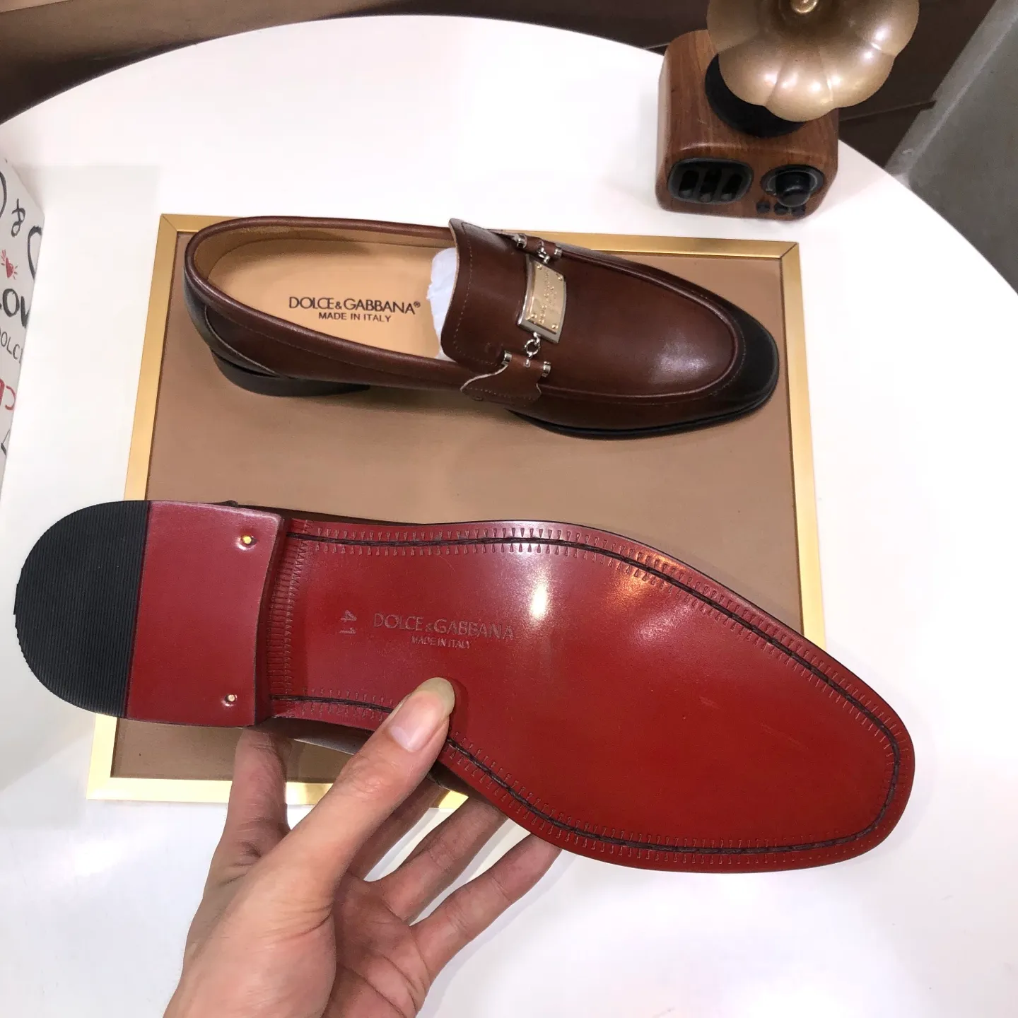 Ex-factory price 500💰DG top quality🔍🔍men's new leather shoes🚹Sold simultaneously at counters⚠Shoe uppers are imported cowhide from Italy, fully imported cowhide lining, imported accessories💪💪, completely 1⃣️ to 1⃣️replica🇮🇹 💪💪, ⚠Sole: The original sole is specially provided by the original factory, the exclusive movable molded sole is super comfortable, ⚠The original factory follows the order, 🔍🔍high quality, you can enter and exit the counter at will, welcome to compare ⚠Number of sizes: 38-44 (45 customized)